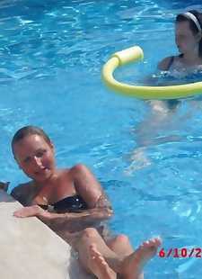 xxx photos chaud blonde Petite amie posant dans Un, ass , bikini 
